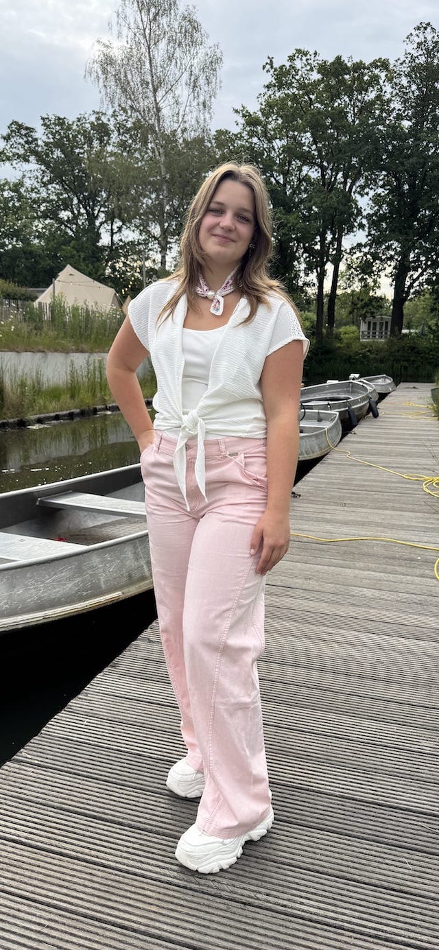 17-Juni-26 Angela-1